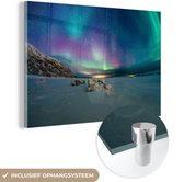 MuchoWow® Glasschilderij 90x60 cm - Schilderij acrylglas - Noorderlicht - Sneeuw - Kleuren - Foto op glas - Schilderijen