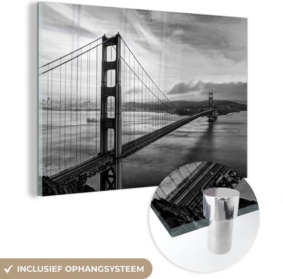 MuchoWow® Glasschilderij - Zonsondergang boven de Golden Gate Bridge in San Francisco - zwart wit - 120x80 cm - Acrylglas Schilderijen - Foto op Glas