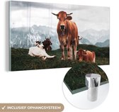 MuchoWow® Glasschilderij 40x20 cm - Schilderij acrylglas - Dieren - Koe - Berg - Foto op glas - Schilderijen
