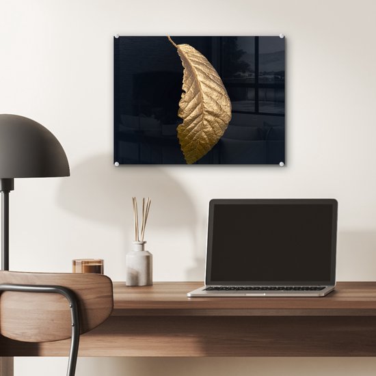 MuchoWow® Glasschilderij 40x30 cm - Schilderij acrylglas - Bladeren - Luxe - Goud - Zwart - Natuur - Foto op glas - Schilderijen