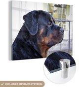 MuchoWow® Glasschilderij 160x120 cm - Schilderij acrylglas - Zijaanzicht van het hoofd van een Rottweiler - Foto op glas - Schilderijen