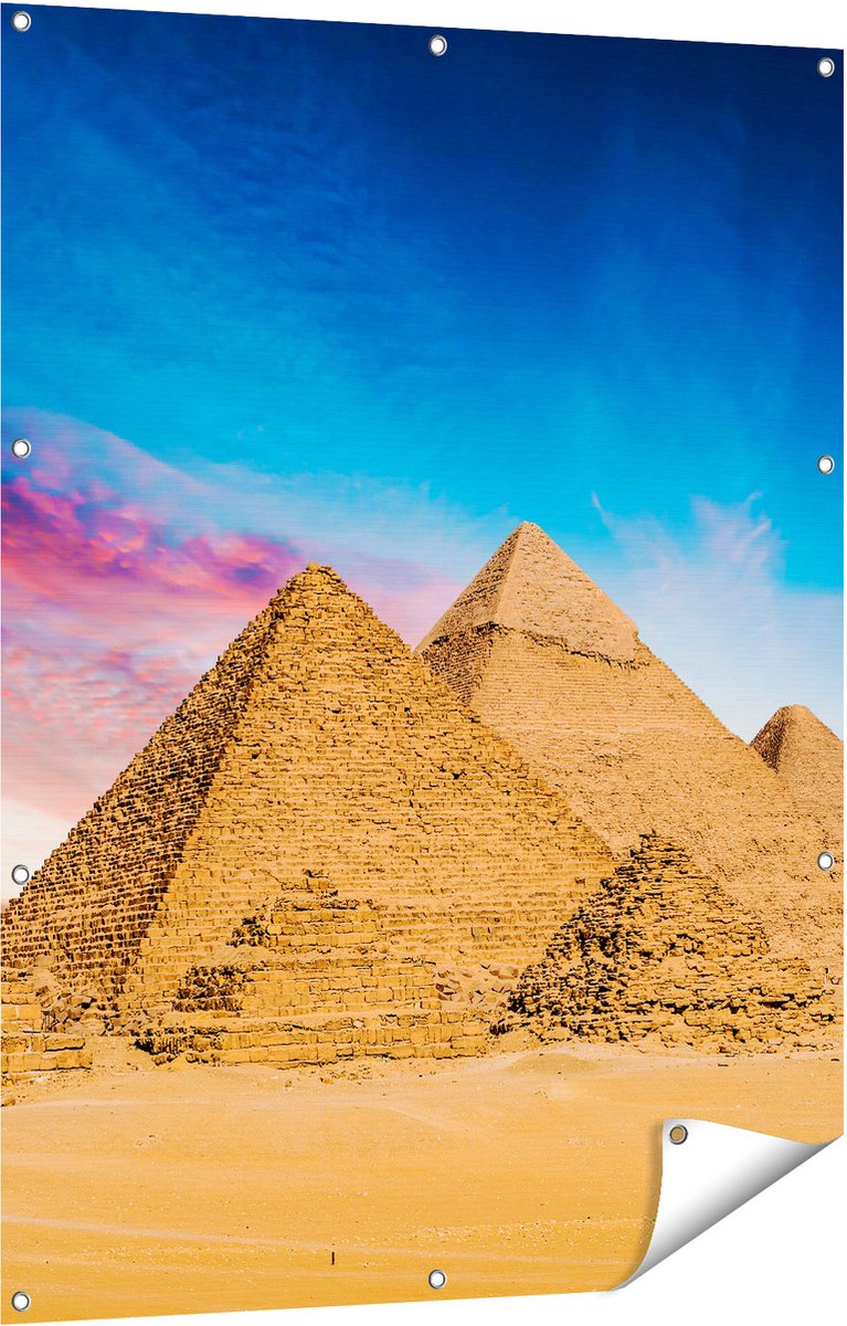 Gards Tuinposter Egyptische Piramides bij Zonsondergang - 90x120 cm - Tuindoek - Tuindecoratie - Wanddecoratie buiten - Tuinschilderij Multikleur