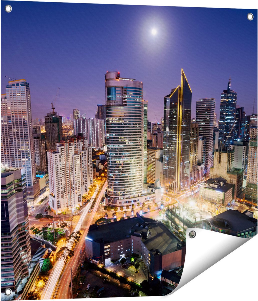 Gards Tuinposter Makati Stad Skyline in de Nacht in Thailand - 70x70 cm - Tuindoek - Tuindecoratie - Wanddecoratie buiten - Tuinschilderij Multikleur