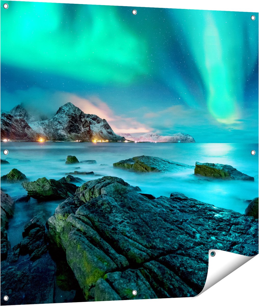 Gards Tuinposter Noorderlicht boven het Water bij Rotsen - 100x100 cm - Tuindoek - Tuindecoratie - Wanddecoratie buiten - Tuinschilderij Multikleur