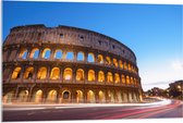 WallClassics - Acrylglas - Weg langs Colosseum in de Avond - 105x70 cm Foto op Acrylglas (Met Ophangsysteem)