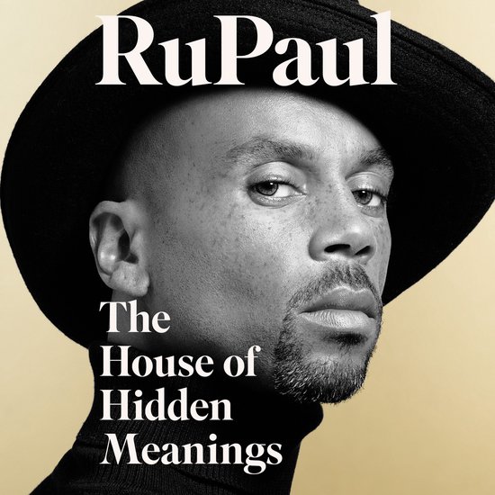 RuPaul in een zwarte hoed en coltrui. Tekst: The House of Hidden Meanings.