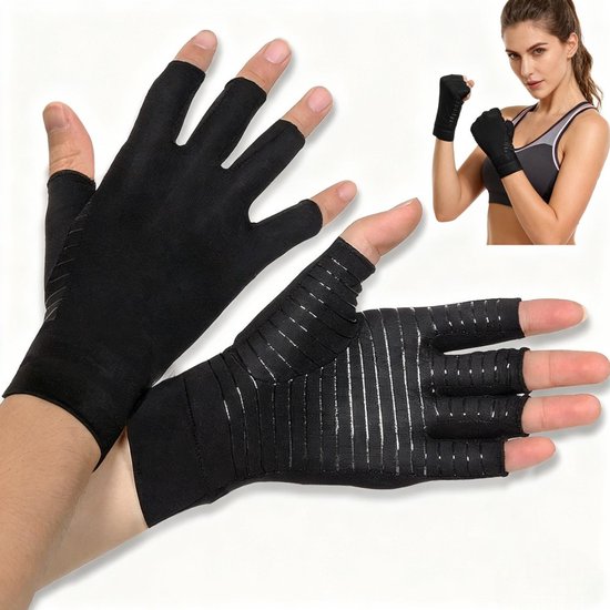 Zwarte compressiehandschoenen zonder vingers met zilveren strepen, getoond op een vrouw in vechthouding.