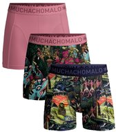 Drie Muchachomalo boxershorts: een effen roze, en twee met kleurrijke prints.