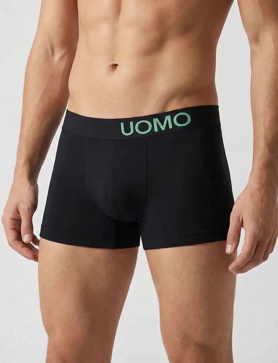 Zwarte boxer met mintgroene UOMO-logo op de tailleband.