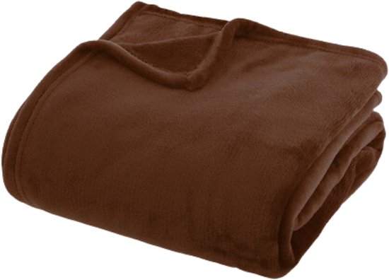 Een opgevouwen bruine flanellen plaid.
