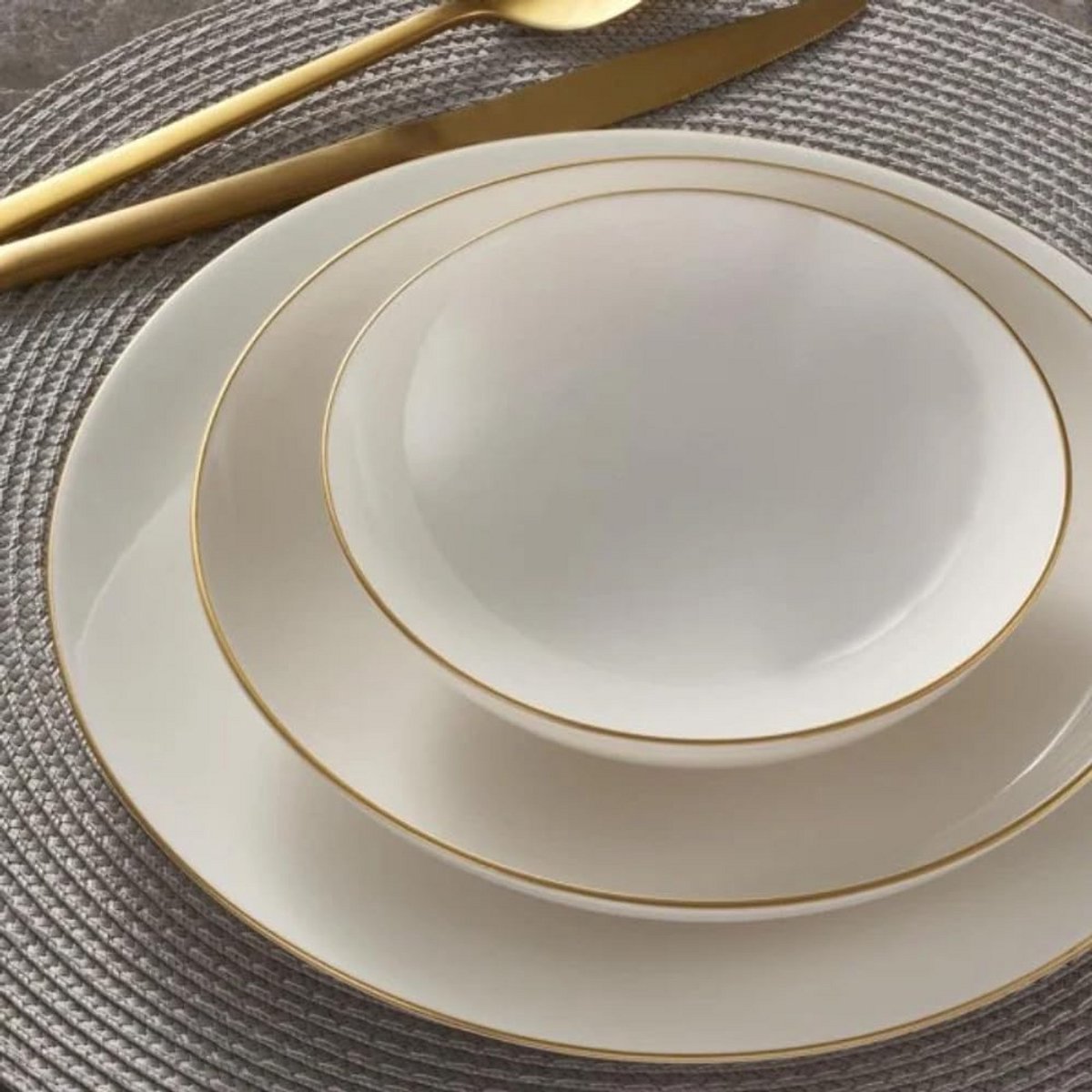 18-Delig Diner Servies voor 6 Personen in Goud op Wit Porselein