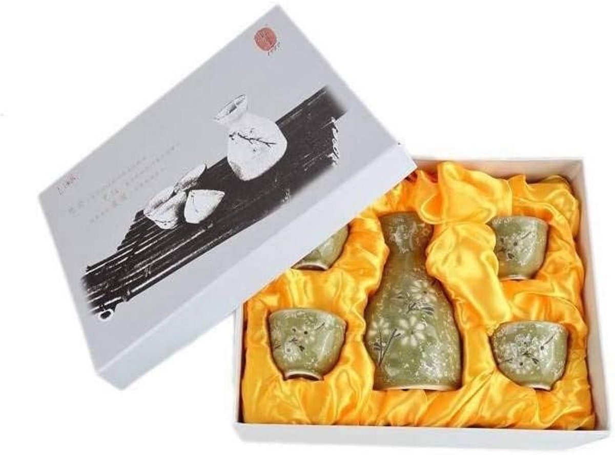 Traditionele Sake Set met 4 Glazen en Karaf - Kersenbloesem Decoratie