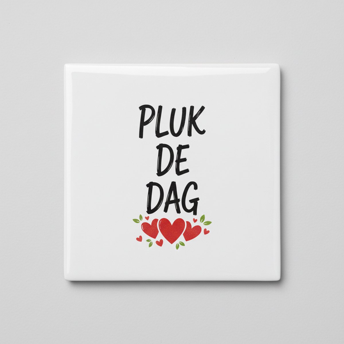 Decoratieve Keramische Tegel “Pluk de Dag” met Hartjes Design – Inspirerende Quote Wanddec