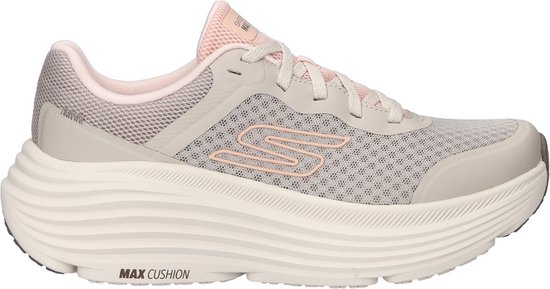 Chaussure de sport beige clair avec logo S rose et semelle épaisse blanche.
