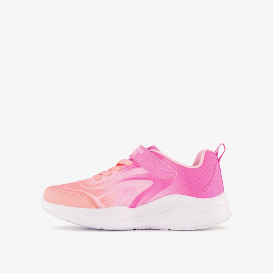 Roze Skechers S-Lights sneaker met klittenbandsluiting. De sneaker heeft een witte zool en een oranje/roze kleurverloop.