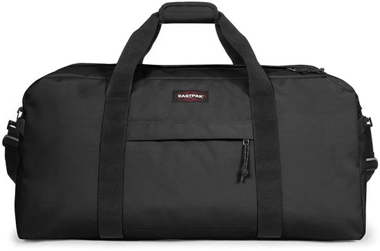 Zwarte Eastpak reistas met een ritsvak op de voorkant en handvatten.