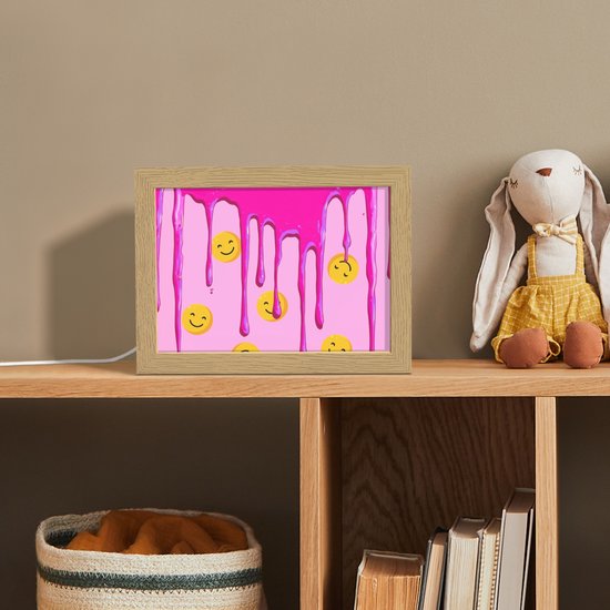 Nachtlampje 20x15 cm - Kinder lampje - Smiley - Roze - Glazuur - Tafellamp kinderkamer - Slaapkamer lamp - Bedlamp kinderen - Kinderlampje stopcontact - Wandlamp babykamer - Nachtlampjes van Merkloos — afbeelding 3