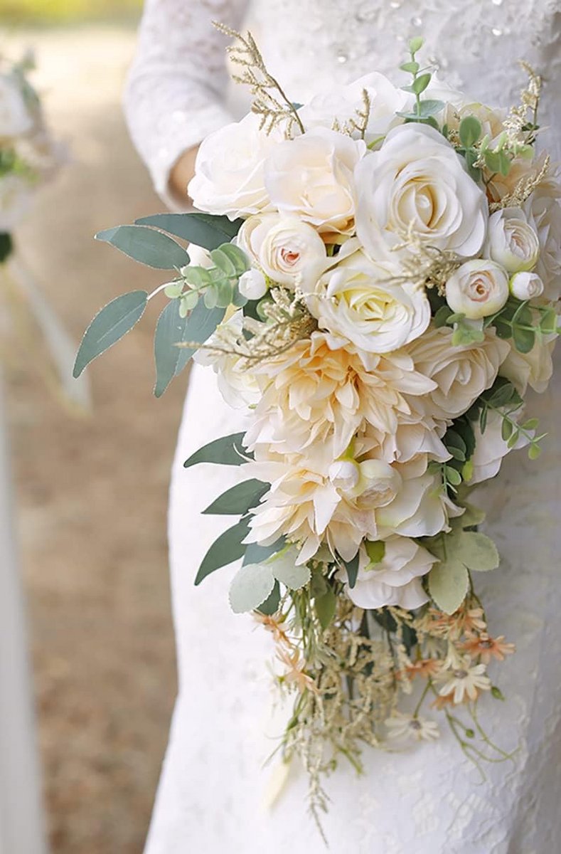 Bruidsboeketten voor Boho rustieke huwelijksceremonies - kunstmatige boeketten met beige en witte rozen