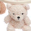 Lichtbeige teddybeer mobiel met een schattig gezichtje en krullend bont.