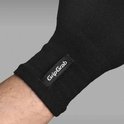 Zwarte GripGrab handschoen met griplabel op de pols.