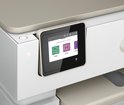 Close-up van het 2,7-inch kleurentouchscreen van de HP Envy Inspire 7220e printer.