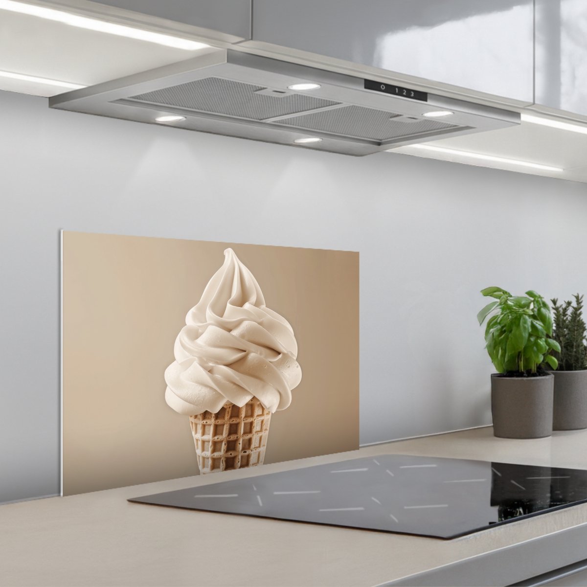 KitchenYeah Spatscherm 60x40 cm Zelfklevende achterwand IJs Softijs Romig Hoorntje Beige Keuken muurbeschermer Spatwand fornuis