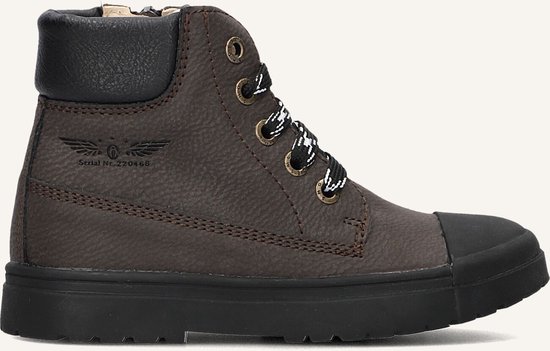 Donkerbruine leren veterboot met zwarte neus, veters met zwart-witte strepen, rits en logo "Serial Nr. 220468".