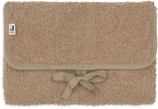 Bruin, teddy-achtig verschoningsmatje met beige rand en strik.