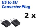Twee zwarte Amerikaanse naar Europese converter stekkers naast de tekst 'US to EU Converter Plug' en '2 x'.