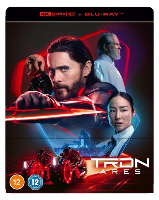 Poster voor de film Tron: Ares met Jared Leto in de hoofdrol, omringd door neonlichten en futuristische motoren.