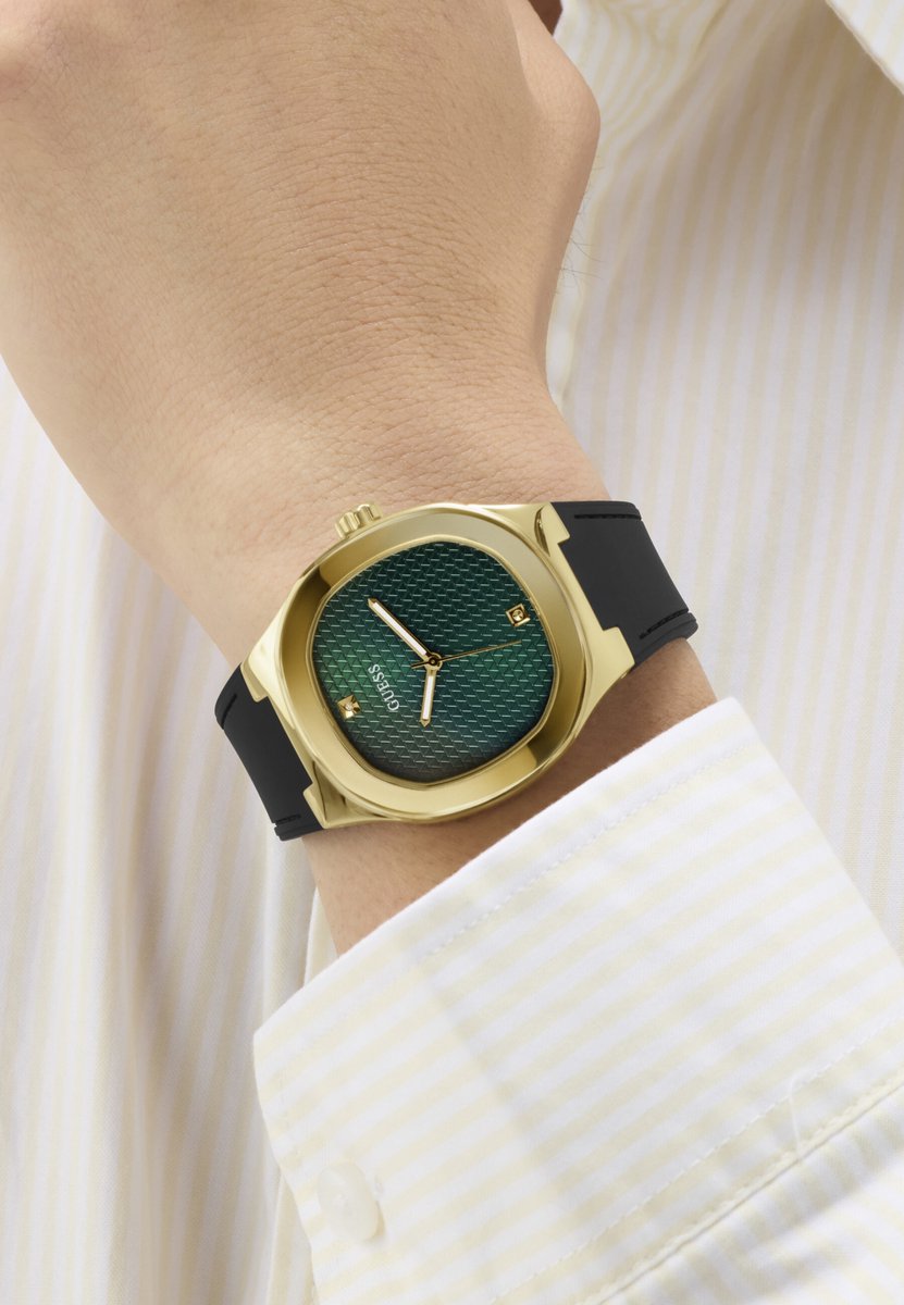 Guess Headline Quartz Analoog Horloge Zwart En Goudkleurig Kast: 100% Gerecycleerd Kunststof | Armband: 100% Siliconen 42 mm GW1005G2, GW1005G3