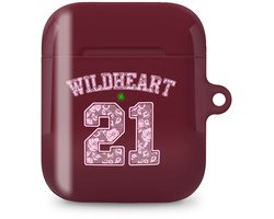 xoxo Wildhearts hoesje geschikt voor AirPods 1 & 2 - She's a Wildheart - Ook als telefoonhoesje verkrijgbaar - schokbestendige case - koptelefoonhoes - Beschermhoes met trendy opdruk - 21 - Burgundy / Bordeaux rood