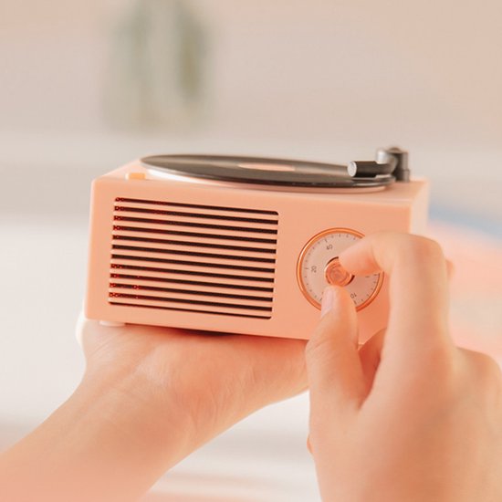 Deze retro-klassieke lichtroze Bluetooth-speaker heeft een klassiek ontwerp voor een platenspeler en is een leuk cadeau voor meisjes. Hij beschikt over een verbeterde bas en een luid volume. van Merkloos — afbeelding 5