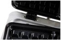 Detailopname van de scharnierende deksel van de grill met wafelplaten.