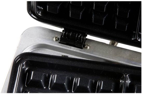 Detailopname van de scharnierende deksel van de grill met wafelplaten.