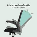 Animatie van een zwarte bureaustoel die van 90° naar 125° achterover leunt, met tekst over de achteroverleunfunctie en draagkracht.