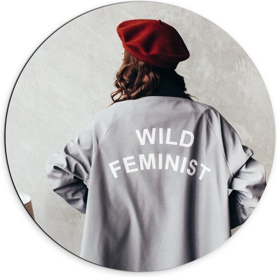 Dibond Wandcirkel - ''Wild Feminist'' op Rug van Vrouw - 70x70cm Foto op Aluminium Wandcirkel (met ophangsysteem)