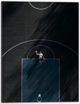 Dibond - Bovenaanzicht Basketbalveld met Basketballer - 30x40cm Foto op Aluminium (Met Ophangsysteem)