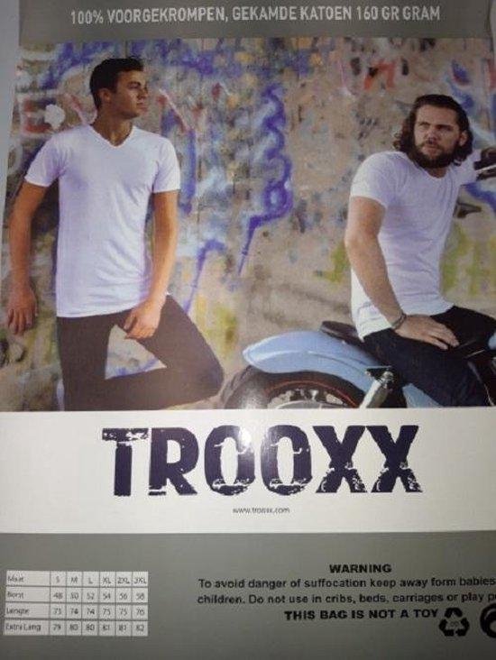 Twee mannen in witte V-hals T-shirts, één staand en één zittend op een motor. Tekst: T-ROOXX.