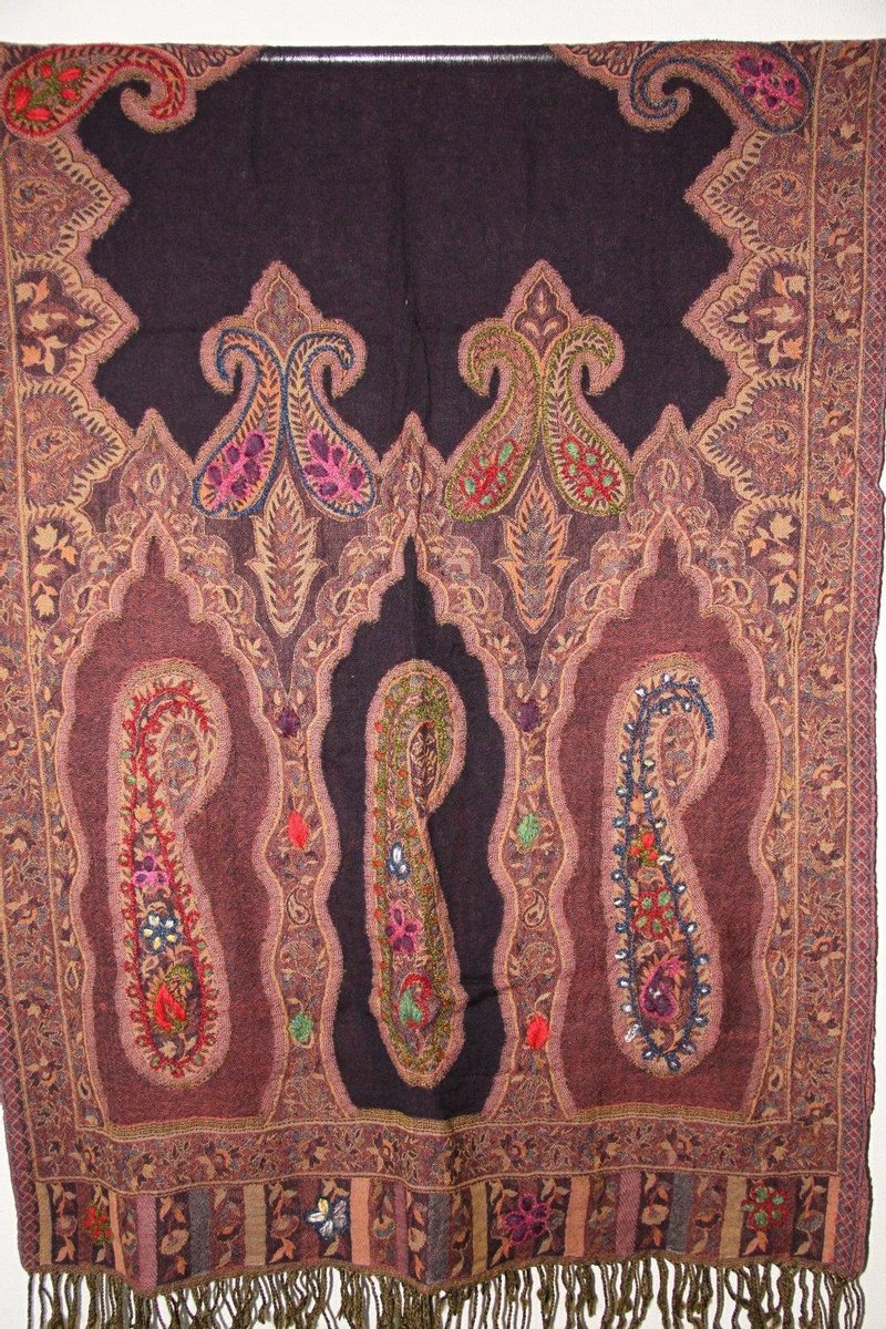 1001musthaves.com Wollen dames sjaal aubergine kleur met meerkleurig borduurwerk 70 x 180 cm
