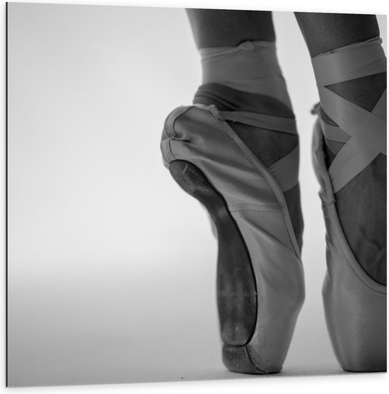Dibond - Ballerina op Spitzen (zwart/wit) - 100x100cm Foto op Aluminium (Wanddecoratie van metaal)