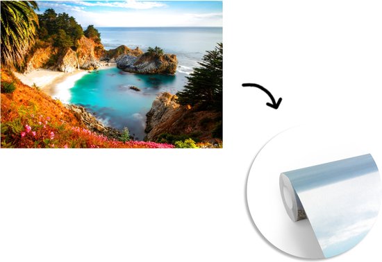 Behang - Fotobehang McWay waterval bij Big Sur in Amerika - Breedte 360 cm x hoogte 240 cm