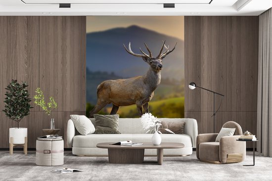 Behang - Fotobehang Hert - Berg - Gras - Zonsondergang - Dieren - Natuur - Breedte 165 cm x hoogte 220 cm