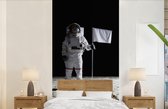Behang - Fotobehang Maan - Ruimte - Astronaut - Breedte 120 cm x hoogte 240 cm