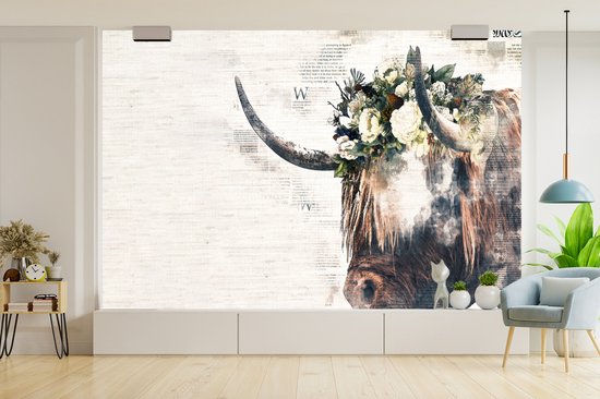 Behang - Fotobehang Schotse hooglander - Koeien - Bloemen - Breedte 390 cm x hoogte 260 cm