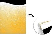 Behang - Fotobehang Close-up van een glas bier met schuim - Breedte 220 cm x hoogte 260 cm