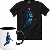 Astronaut Met Basketbal | Ruimte - Astronaut - Basketbal - T-Shirt met mok - Unisex - Zwart - Maat XL