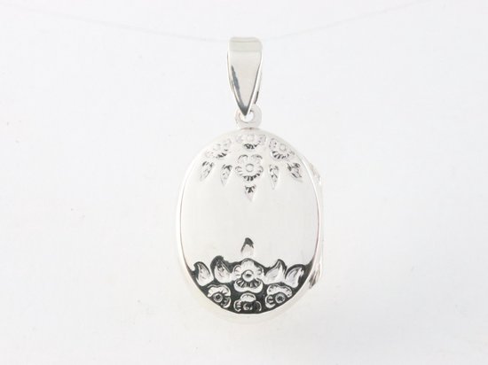 Médaillon en argent fin avec gravure florale