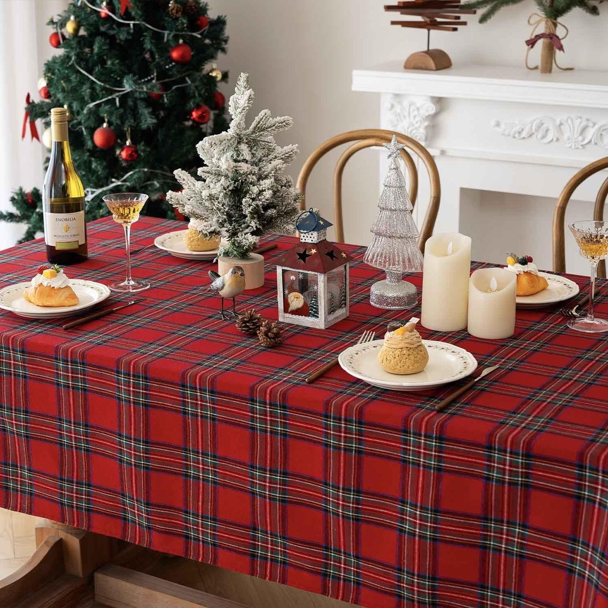 Unyqoos® Rood geruit tafelkleed voor feestelijke kerstdecoratie in winterse sfeer