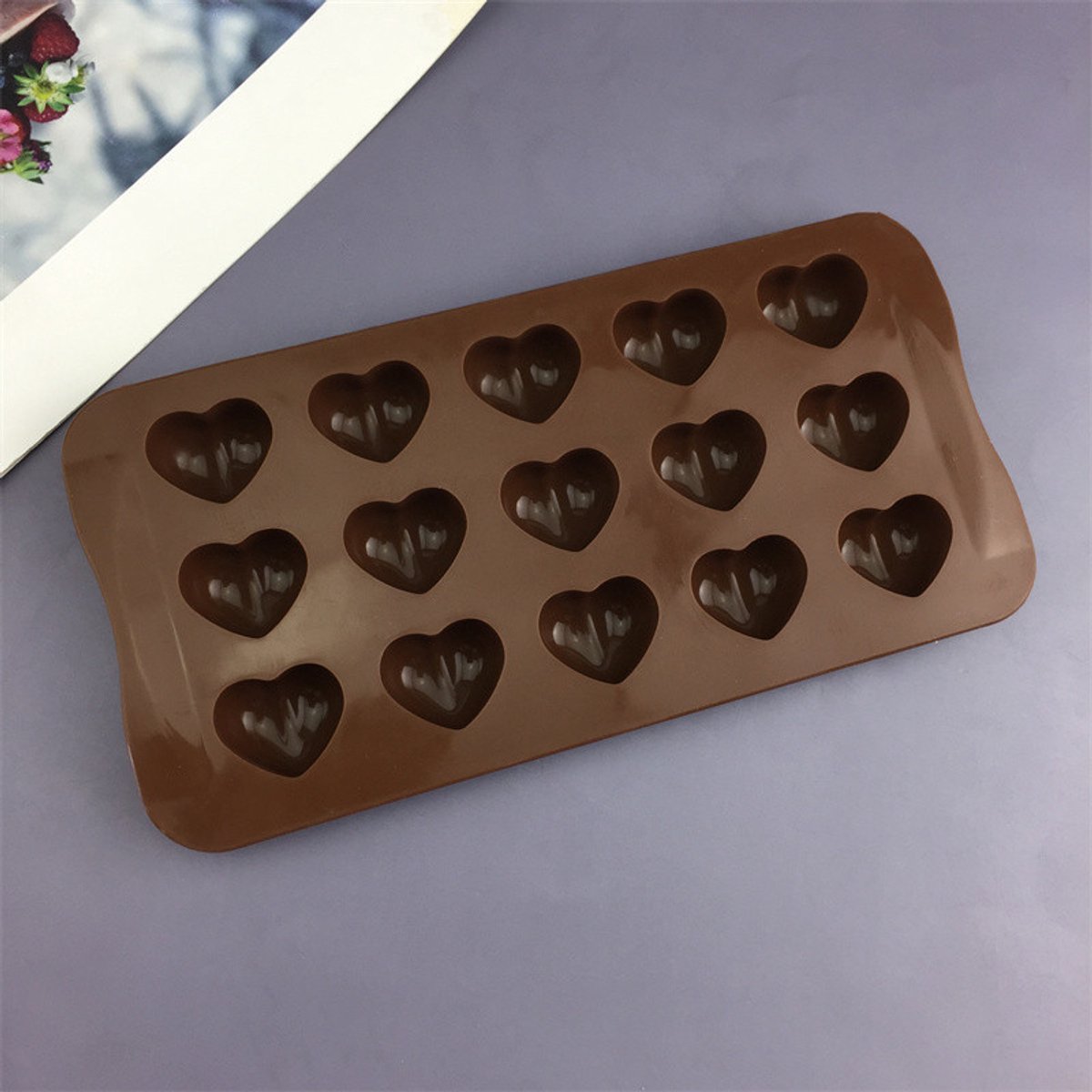 Hartvormige chocoladevorm met 15 hartvormige gaten